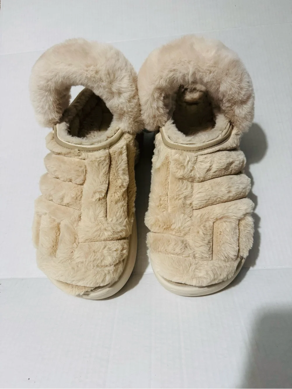 CROCS Beige Fuzz Lined Slip-On Clogs Men’s 13